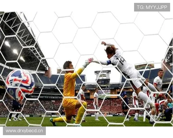 国米控球率稳定但场面压制力不足,隐患逐步反映在比赛走势中 国米控球率稳定但场面压制力不足,隐患逐步反映在比赛走势中